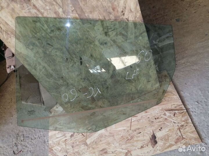 Стекло на Volvo XC 60 задний левый