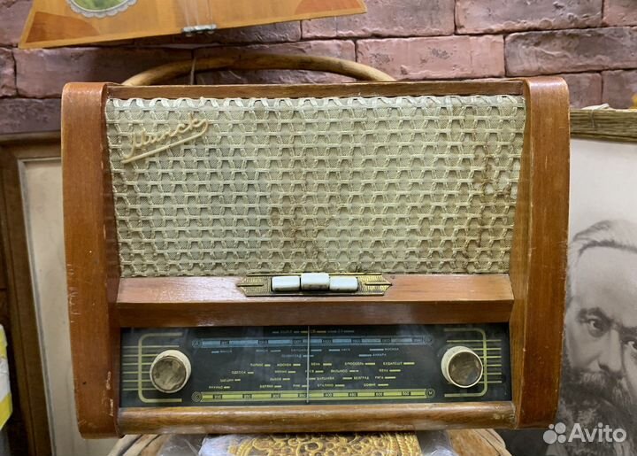 Советский винтажный радиоприемник Минск