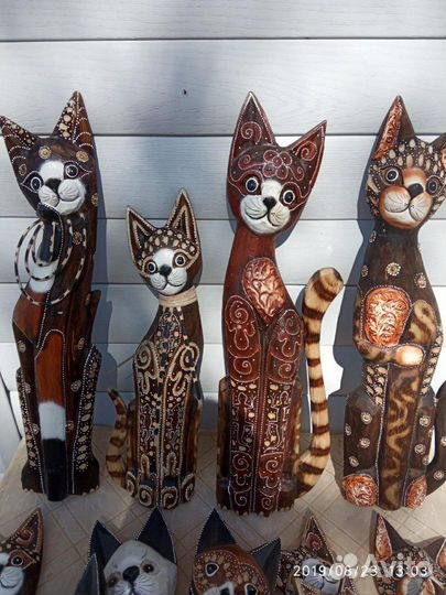 Резные фигурки кошки из дерева. Индонезия. Новые