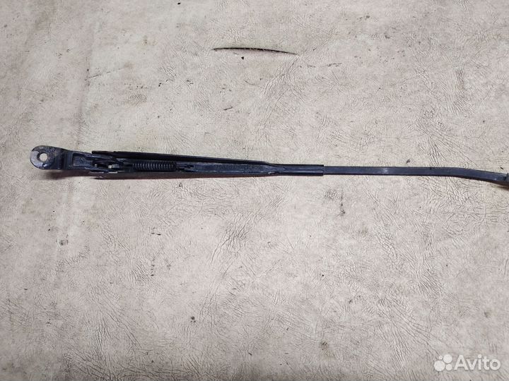 Поводок стеклоочистителя Renault Logan