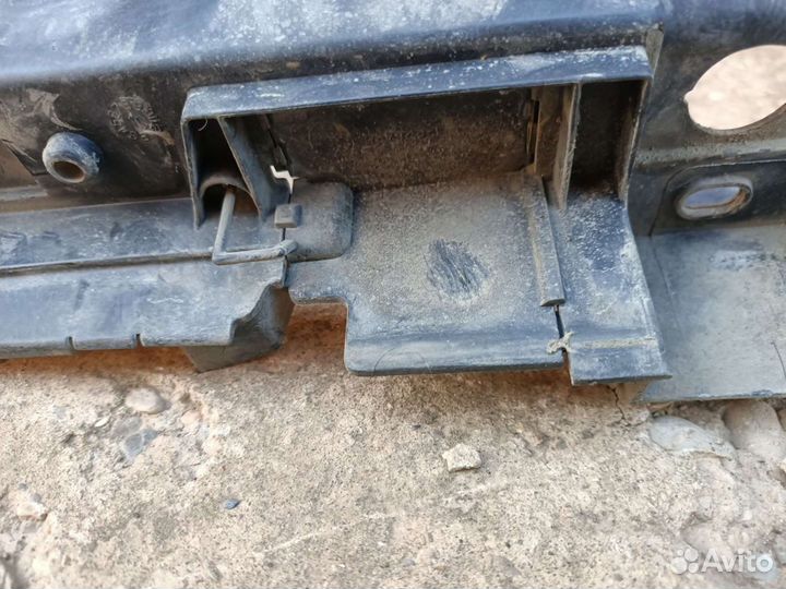 Кронштейн крыла правый Opel Corsa D