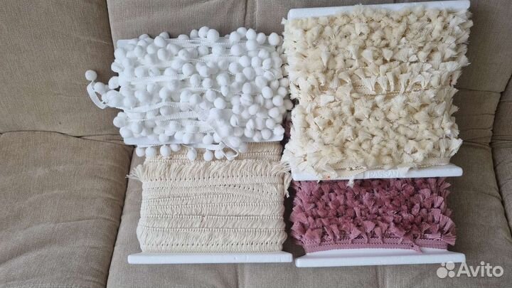 Тесьма с помпонами