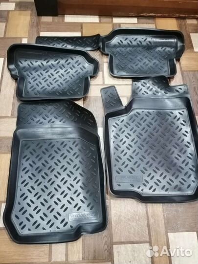 Автомобильные коврики резиновые