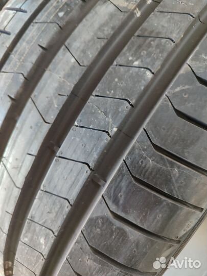 Pirelli P Zero 275/30 R21