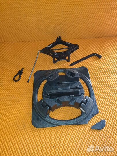 Ящик для инструментов Ford Focus