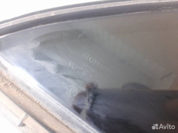 Стекло двери задней правой форточка Toyota Camry V
