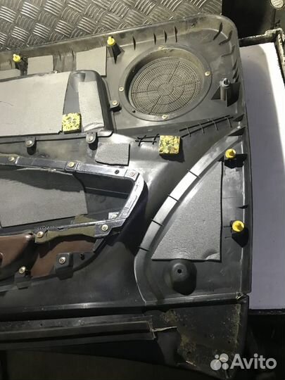 Обшивка двери передняя левая Ssang Yong Rexton 1