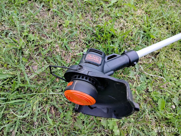 Аккумуляторный триммер Black Decker ST1823