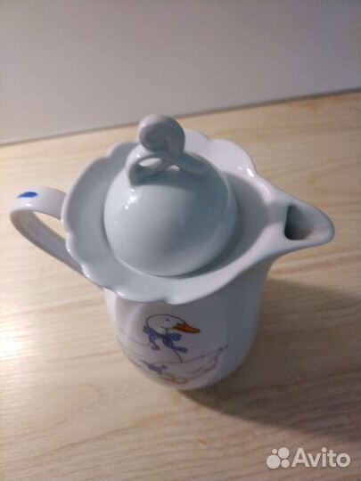 Кувшин фарфоровый