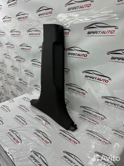 Накладка на стойку кузова левая Kia K 900 2 G6DN