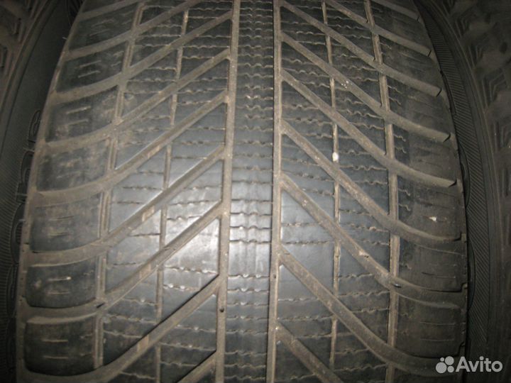 Goodyear Vector 4Seasons 235/55 R17