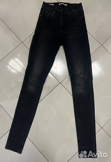 Джинсы женские черные Levis 721 high rise skinny