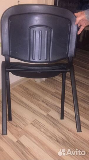 Стул офисный черный