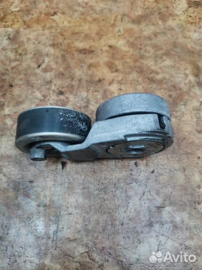 Натяжитель ремня генератора Nissan Qashqai J10