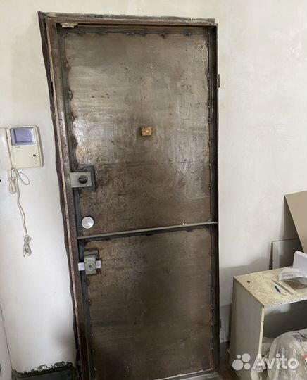 Дверь входная железная
