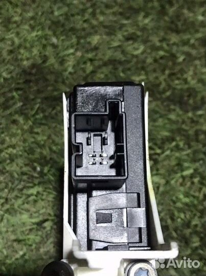 Привод шторки багажного отсека задний Audi Q7 II