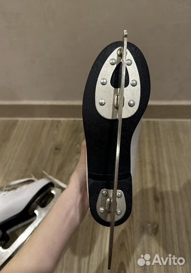 Коньки женские, фигурные, 35 размер