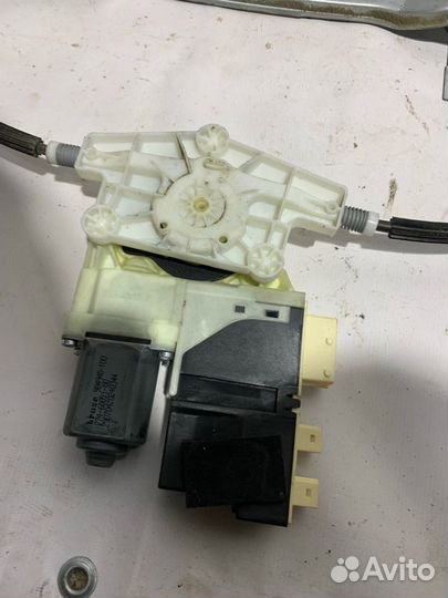 Стеклоподъемник передний правый Citroen C4 2011