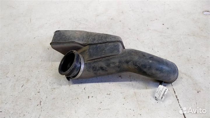 Резонатор воздушного фильтра Nissan Maxima J30