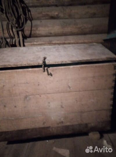 Сундук деревянный