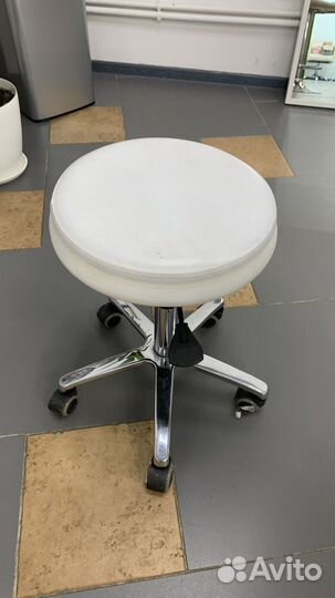 Стул мастера на колесиках бу