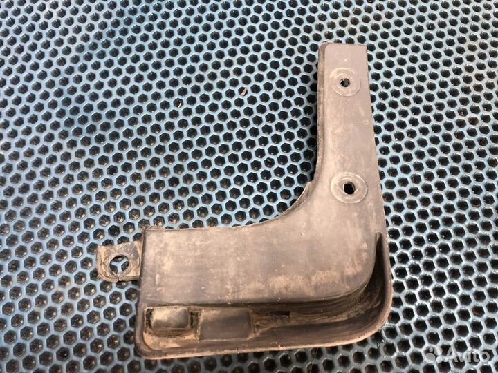 Брызговик передний левый L Hyundai Solaris