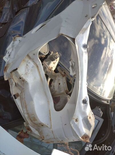 Передний правый угол газель