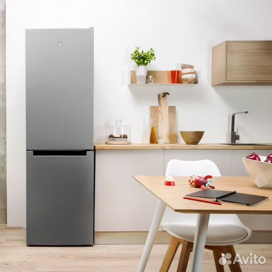 Холодильник Indesit ITF 018 S