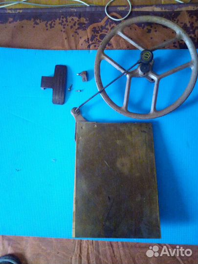 Тумба и аксесуары от швейной машинки