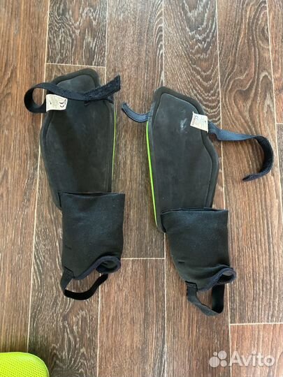 Футбольные щитки