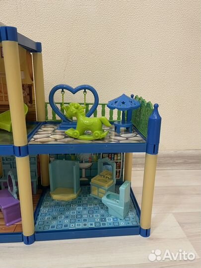 Кукольный домик с мебелью