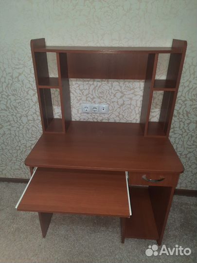 Стол компьютерный