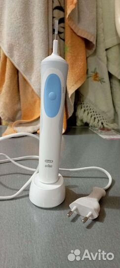 Электронная зубная щетка 