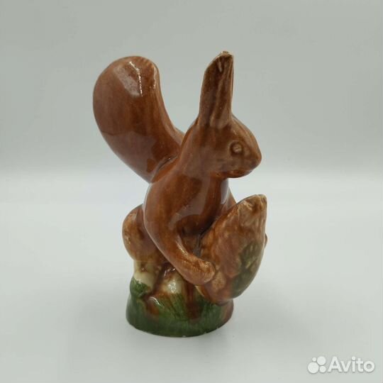 Статуэтка Белочка с шишкой. Старая