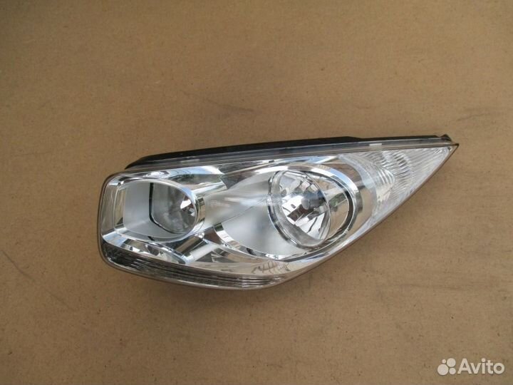 Фара левая Kia Venga