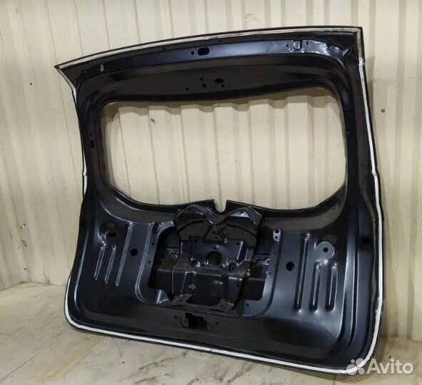 Крышка багажника Renault Duster 1 2010 - 2021