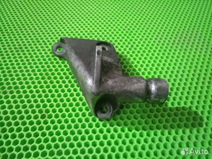 Кронштейн двигателя Audi А6 С4 100 С4 AAT 2.5 TDI