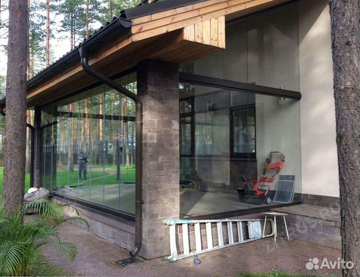 Безрамное раздвижное остекление