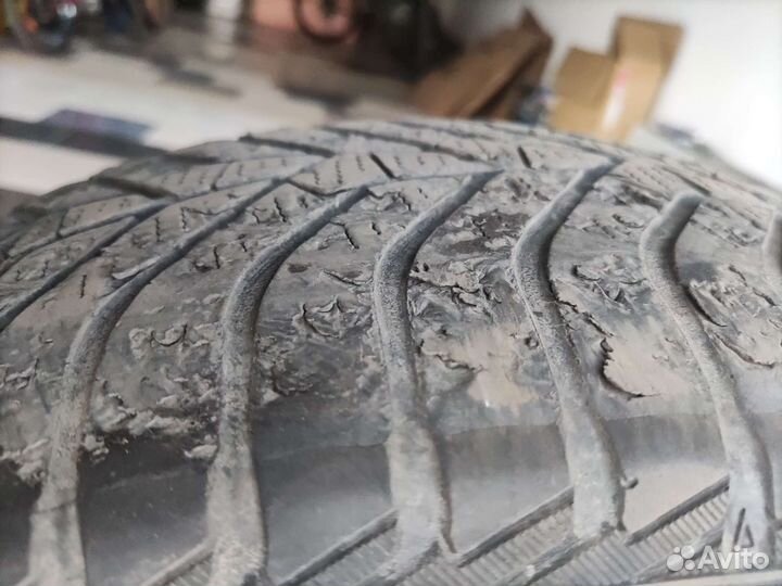 Yokohama BluEarth Winter V906 205/60 R16 96H