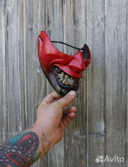 Чёрная полумаска Хання