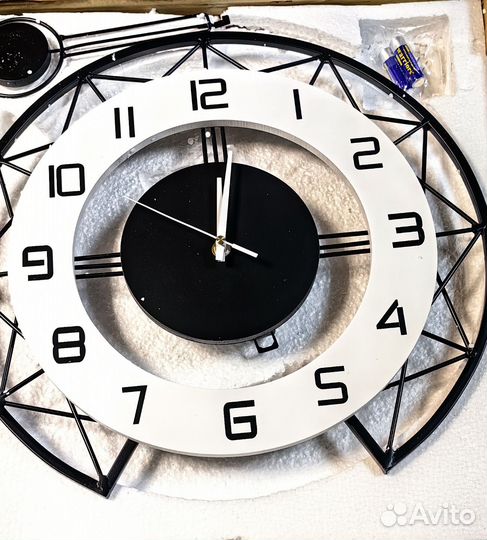 Часы настенные с маятником
