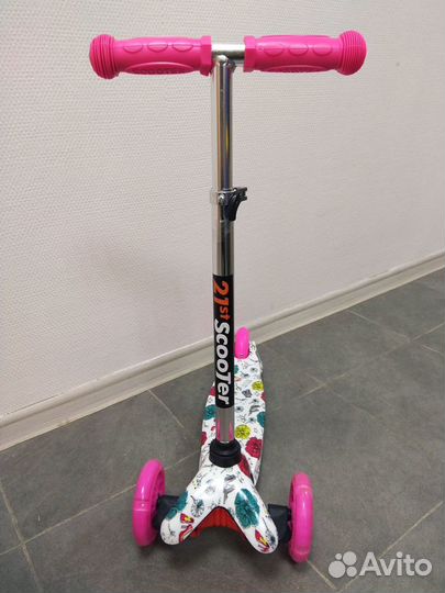 Самокат Mini с принтом, розовые колеса