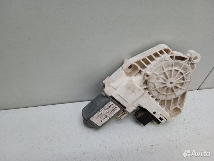 Моторчик стеклоподъемника передний левый Audi A6