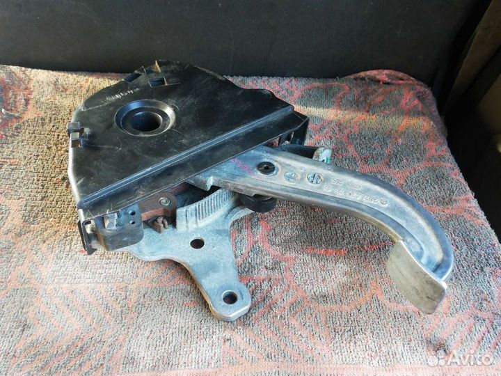 Педаль стояночного тормоза Мерседес W210