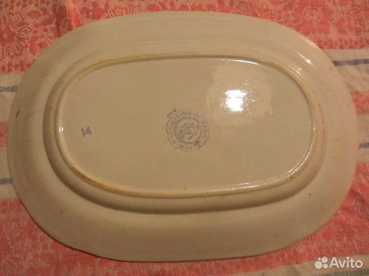 Посуда: вазы, тортница, тарелки, чайник