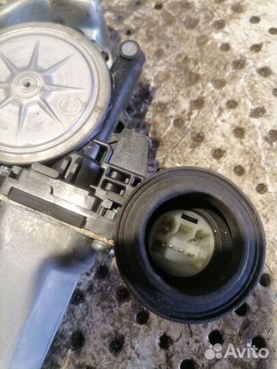 Стеклоподъемник электр. передний правый Toyota Cam