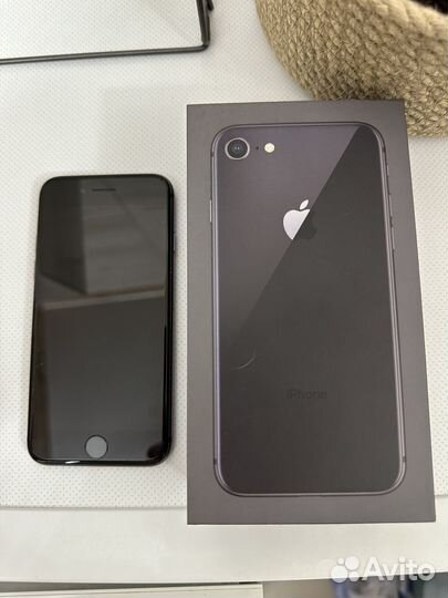 iPhone 8, 64 ГБ