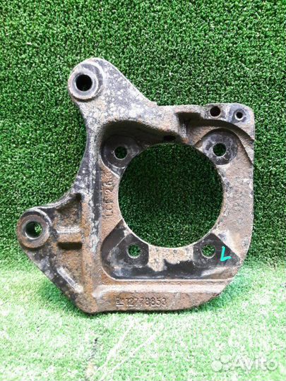 Кронштейн задний левый Opel Astra J P10 2010