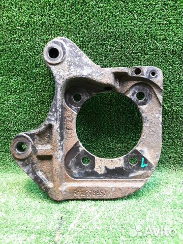 Кронштейн задний левый Opel Astra J P10 2010