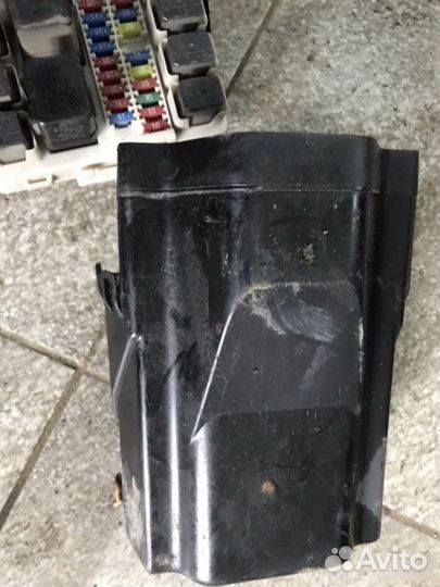 Блок предохранителей под капотом Infiniti Fx35